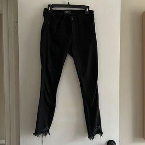 A&F chewed hem black jean. Size 26/2